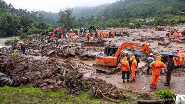 Deslizamentos de terra deixa mais de 100 mortos e na dezenas de soterrados Índia